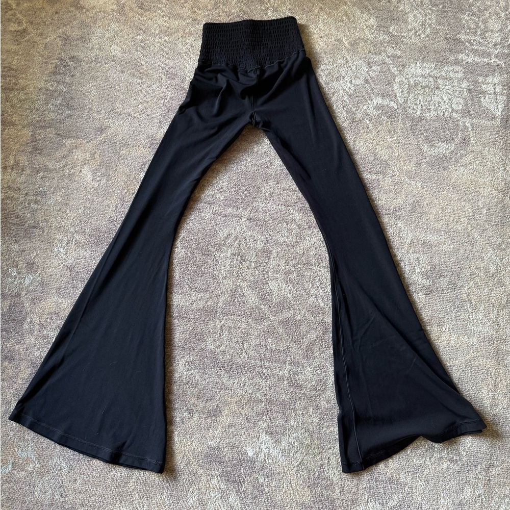 Offline by Aerie Super Flared Black Leggings XS NWOT - Picture 3 of 5